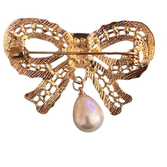 Gold Tone Bow with faux pearl dangle - Picture 4 of 4